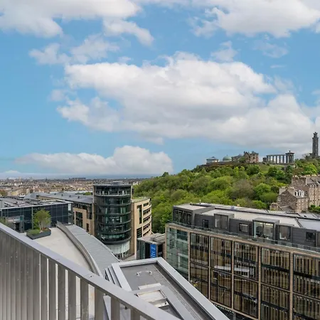 Roomzzz Edinburgh-3