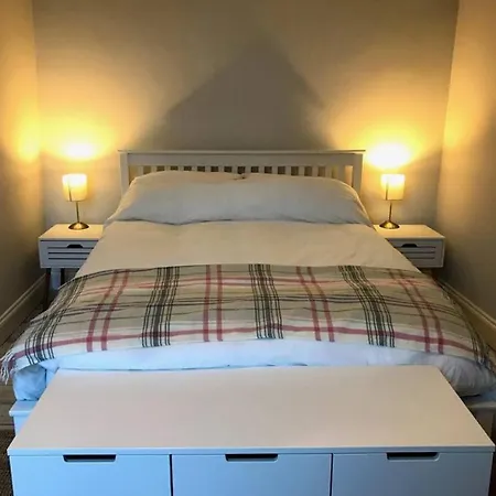 Relax In Style In Edinburghs Buzzing West End-2