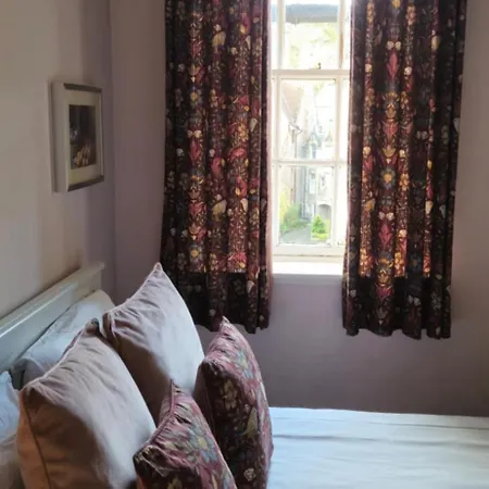 Dean Village Cottage-3