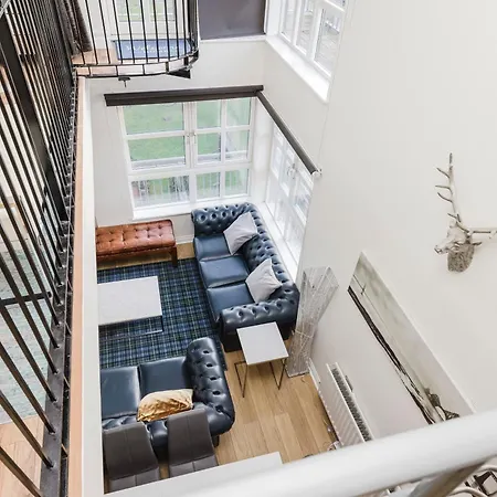 Joivy Stylish 3 Bed, 3 Bath Flat With Balcony In Old Town-2