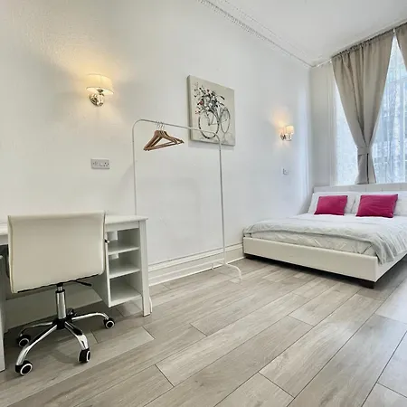 Lothian Center Apartment-2