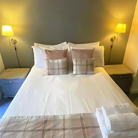 Sunshine On Leith Apartment-3