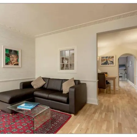 Joivy Boutique Apt With Patio In New Town-3