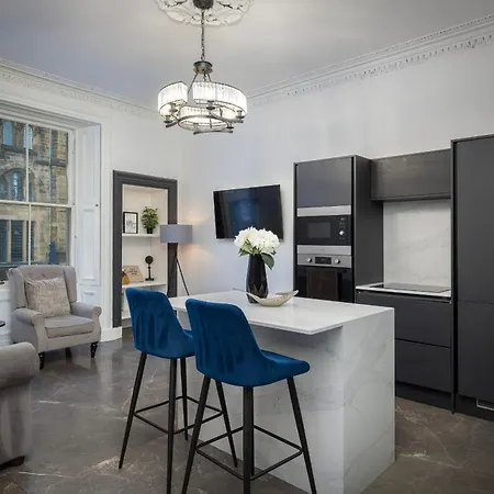 Deluxe 2Br Apartment By The Castle-3