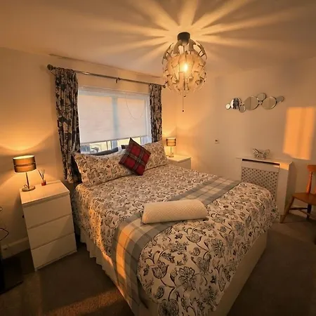 Dreghorn House 5 B-Rooms 9 Beds 3 Toilets 2 Showers,1 Bath 2 Receiption Secure Free Parking 233 Wifi-2