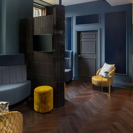 Courtyard By Marriott Edinburgh-3