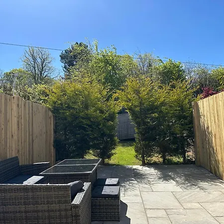 Dreghorn House 5 B-Rooms 9 Beds 3 Toilets 2 Showers,1 Bath 2 Receiption Secure Free Parking 233 Wifi-3