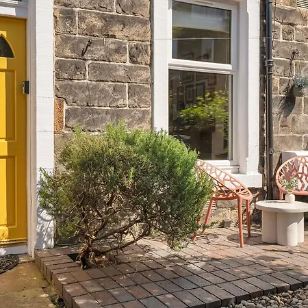 Cozy With Character Vibrant Cottage Style Flat At Leith Links Park-3