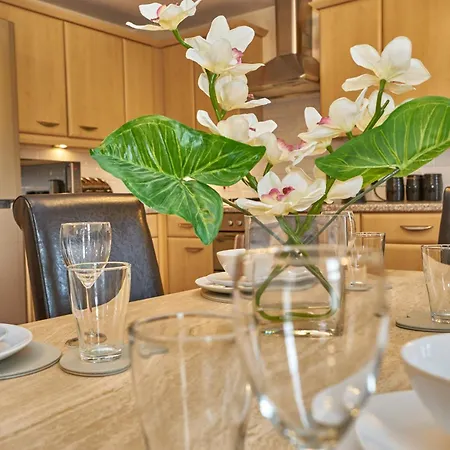 Edinburgh Pearl Apartments - Haymarket Residence-3