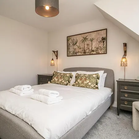 A Beautiful Mews House In A City Centre-3
