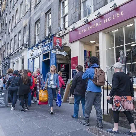 Writers View, Royal Mile Apartment Edinburgh-2