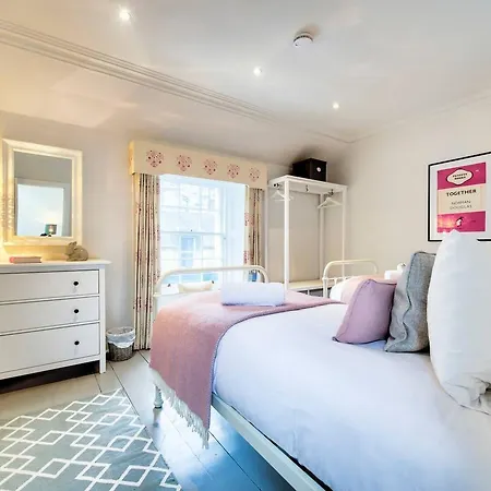 Altido 2Bed House With Parking Near Dean Gardens-2