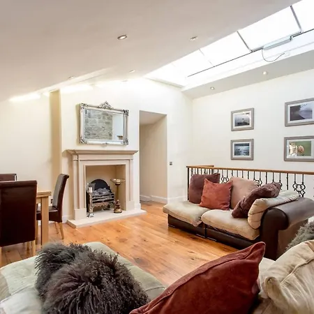 Altido Spacious 3Br Mews House Behind Calton Hill-2