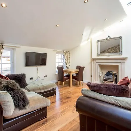Altido Spacious 3Br Mews House Behind Calton Hill-3