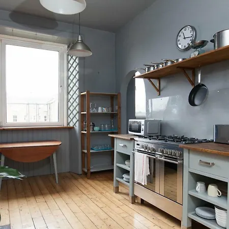 Trendy Urban Retreat In Central Edinburgh City-3