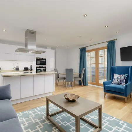 Destiny Scotland - Royal Mile Residence-3