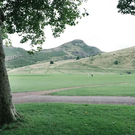 Beautiful City Centre Apartment - Holyrood Park-2