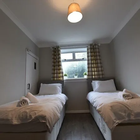 Sighthill 3 Bedrooms With Private Garden-2