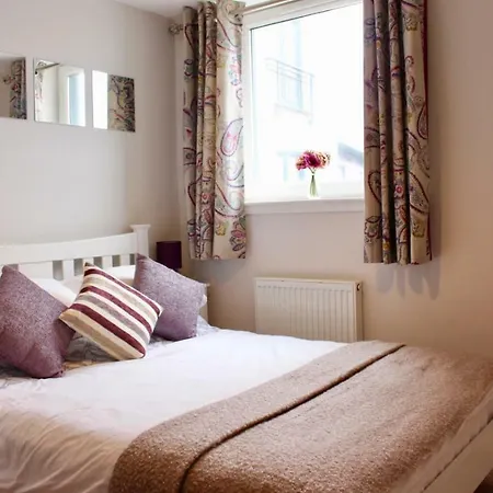 East Pilton - 2 Bed Edinburgh Apartment Free Parking & Balcony-2