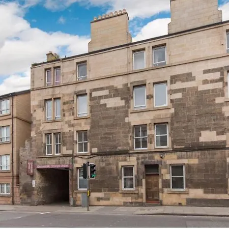 Entire Apartment In Edinburgh-3
