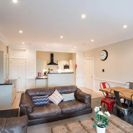 Frederick Street Apartment-3